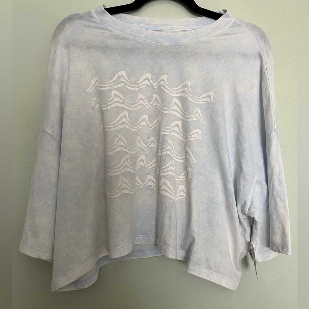 Flirtitude NWT Cropped T-shirt - Waves Graphic